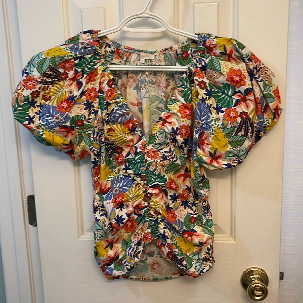 Olivaceous Runched Puff Sleeve V-Neck Top